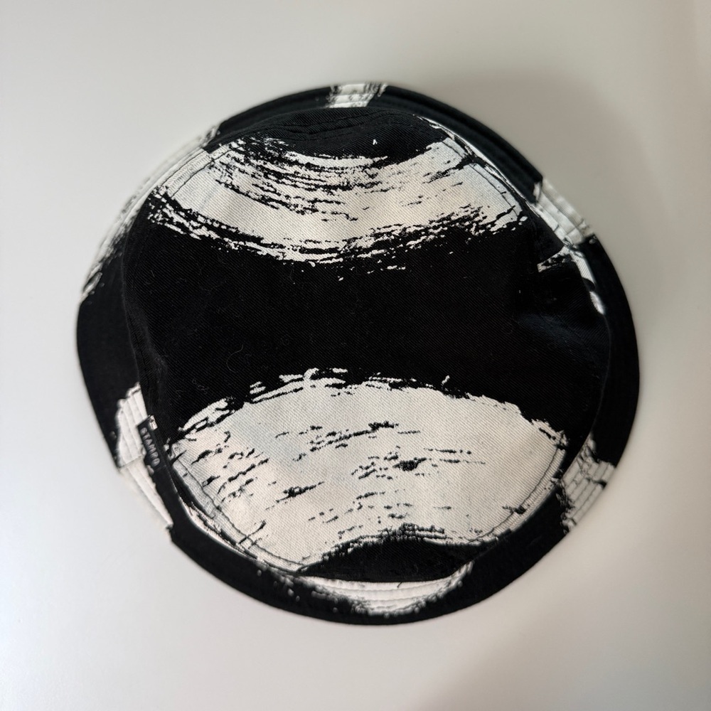 STAMPD Black Circle Print Bucket Hat White - Picture 4 of 8
